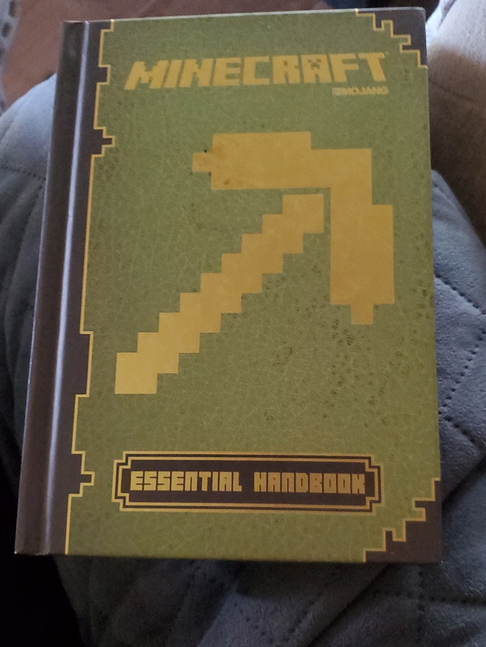 Minecraft Essential Handbook — Green & Yellow Guidebook